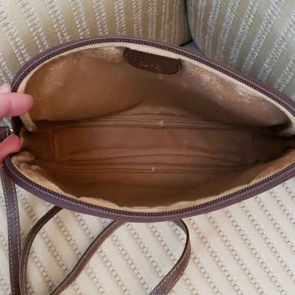 Gucci GG Supreme Logo Crossbody Bag - Picture 6 of 11